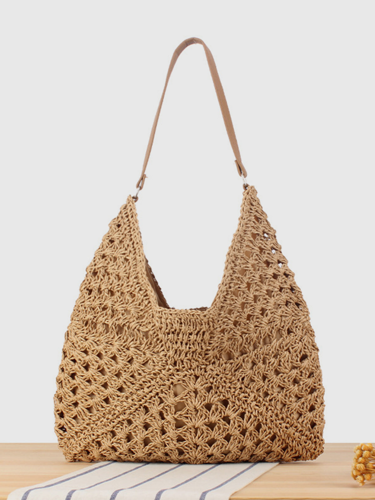 Crochet Shoulder Bag for Elegant Summer Styling Looks