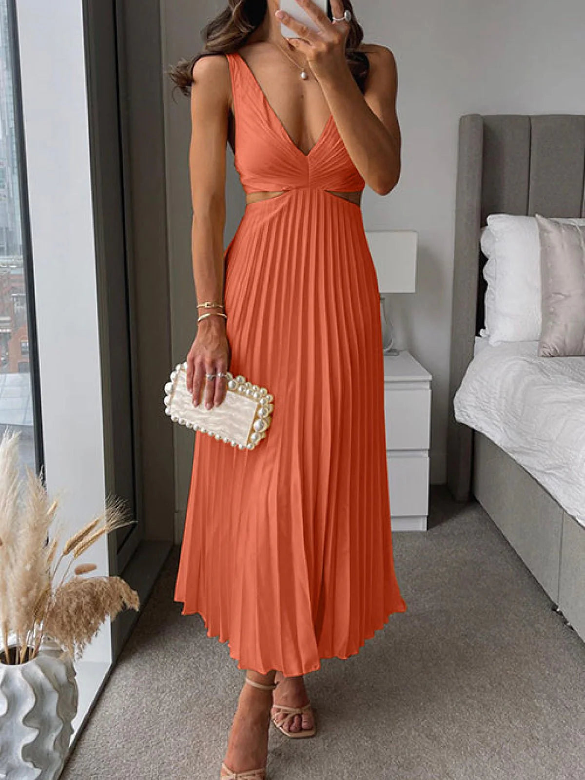 Deep V-Neck Maxi Dress for Elegant Evening Styling