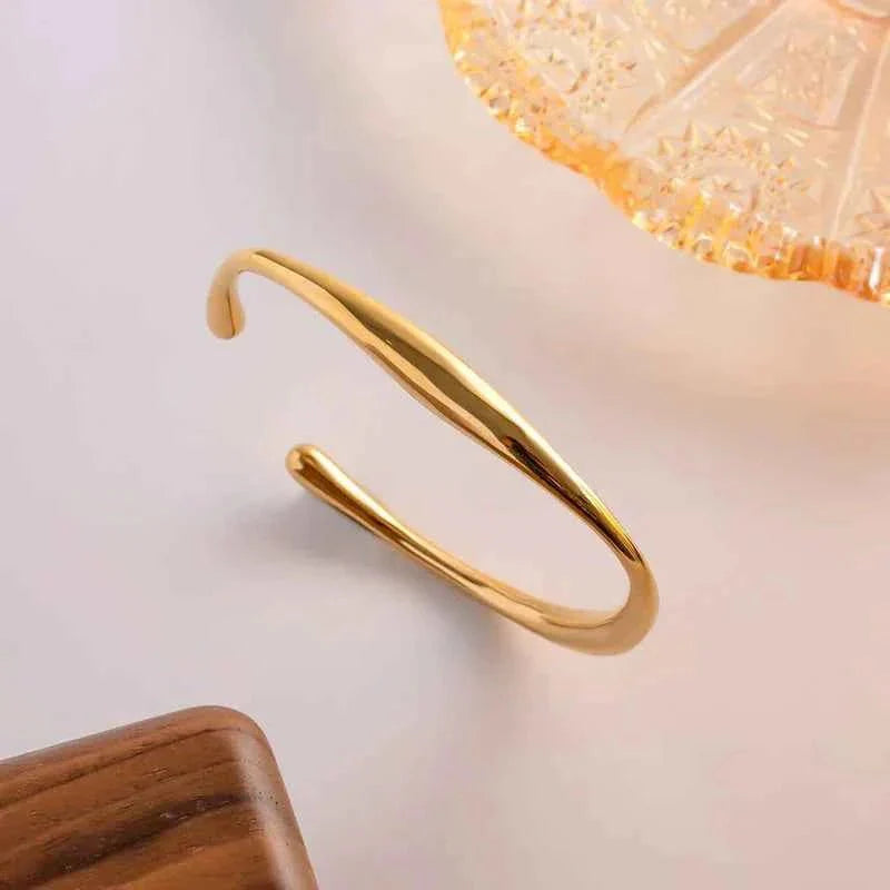 Gold Bracelets Collection for Elegant Everyday Styling