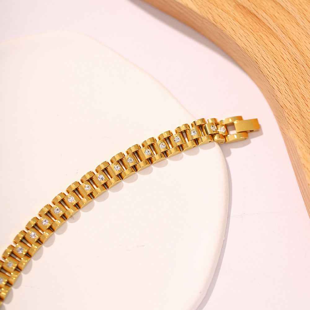 Gold Link Bracelet for Elegant and Timeless Styling Looks