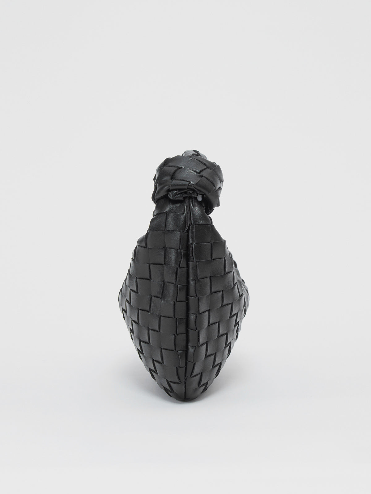 Woven Knot Shoulder Bag for Effortless Summer Styling