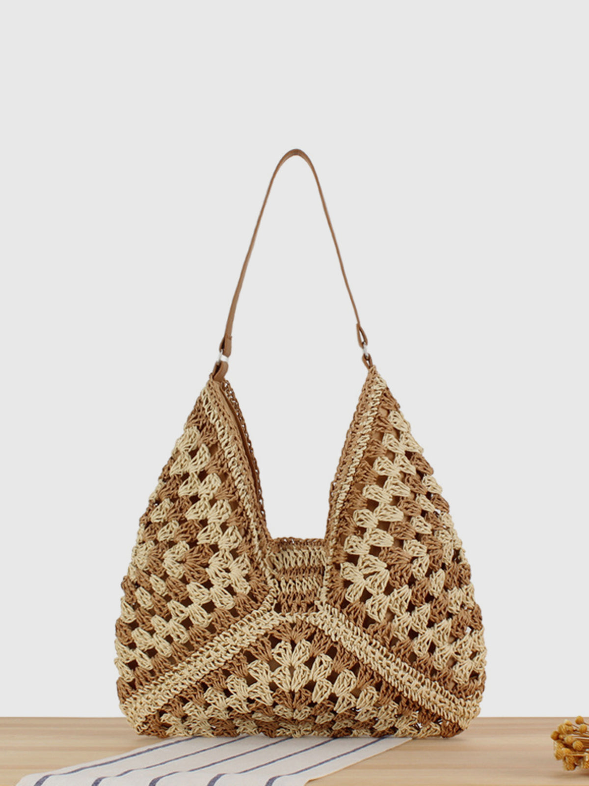 Crochet Shoulder Bag for Elegant Summer Styling Looks