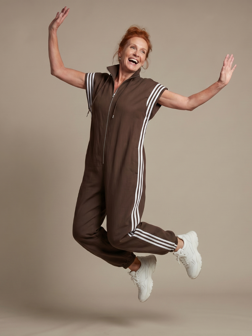 Modern Zip-Up Women’s Tracksuit