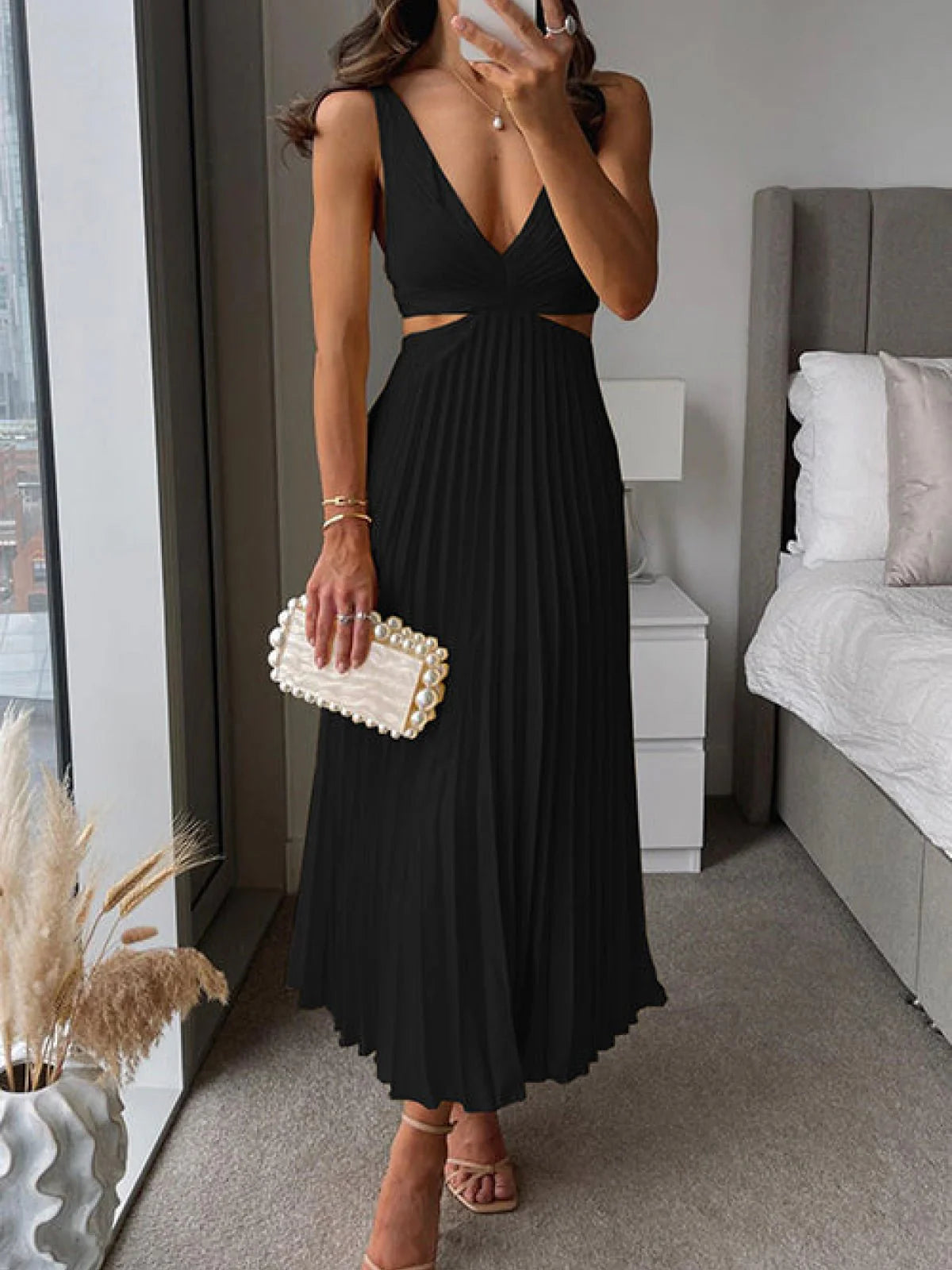 Deep V-Neck Maxi Dress for Elegant Evening Styling