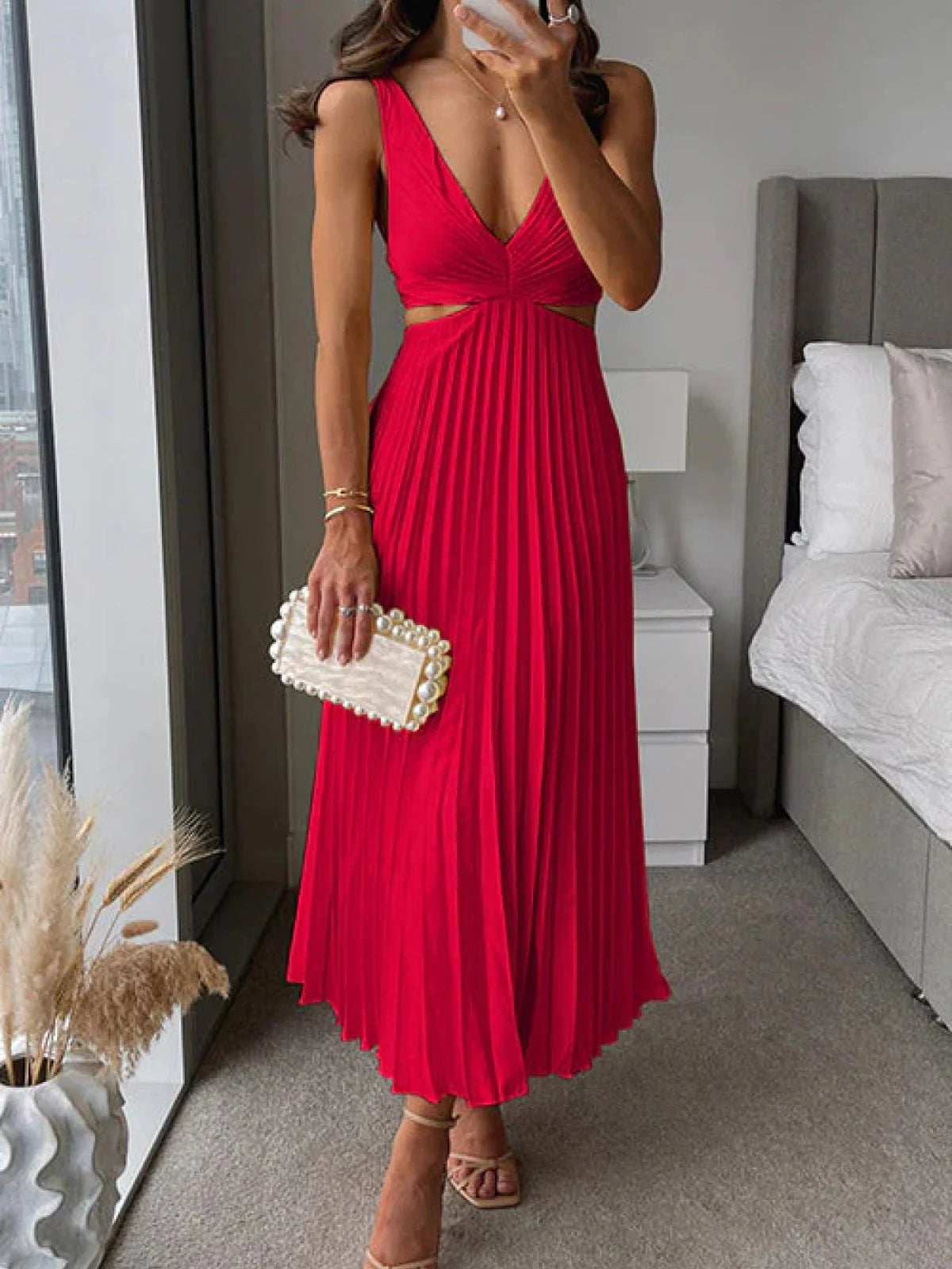 Deep V-Neck Maxi Dress for Elegant Evening Styling