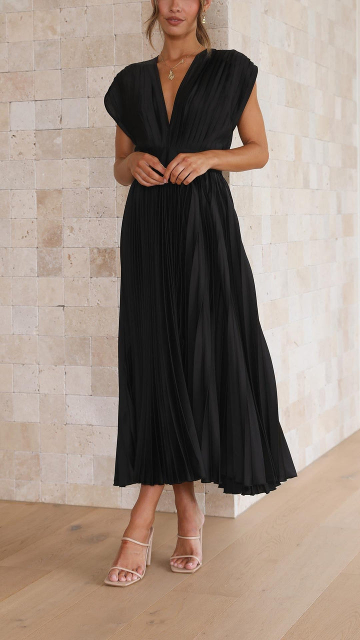 Pleated V-Neck Maxi Dress for Elegant Feminine Looks