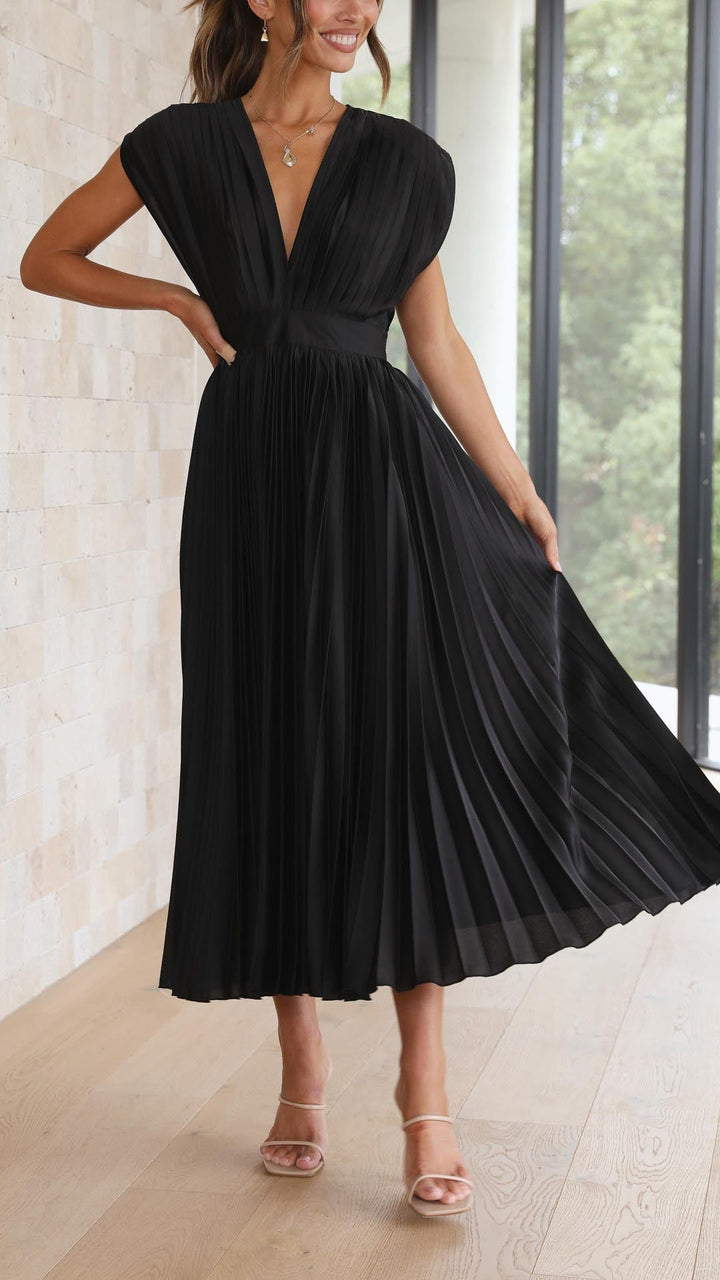 Pleated V-Neck Maxi Dress for Elegant Feminine Looks