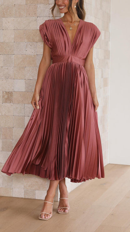 Pleated V-Neck Maxi Dress for Elegant Feminine Looks