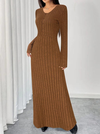 Ribbed Knit Maxi Dress with Long Sleeves and V-Neck