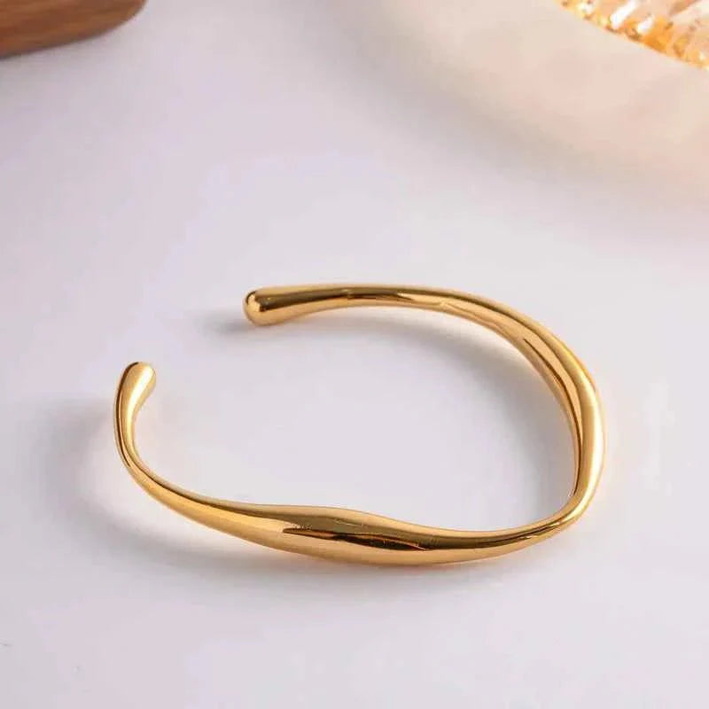 Gold Bracelets Collection for Elegant Everyday Styling