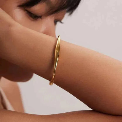 Gold Bracelets Collection for Elegant Everyday Styling