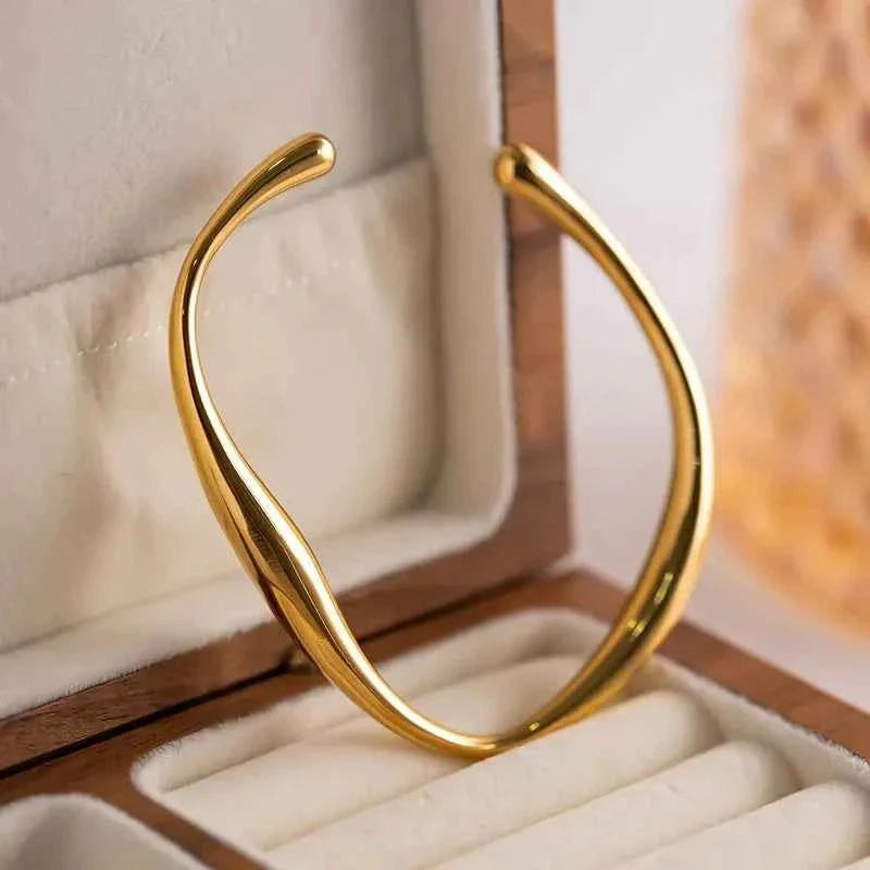 Gold Bracelets Collection for Elegant Everyday Styling
