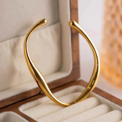 Gold Bracelets Collection for Elegant Everyday Styling