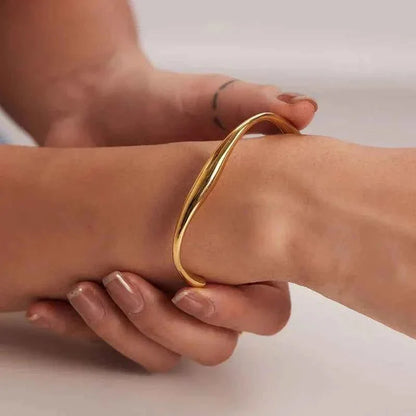 Gold Bracelets Collection for Elegant Everyday Styling