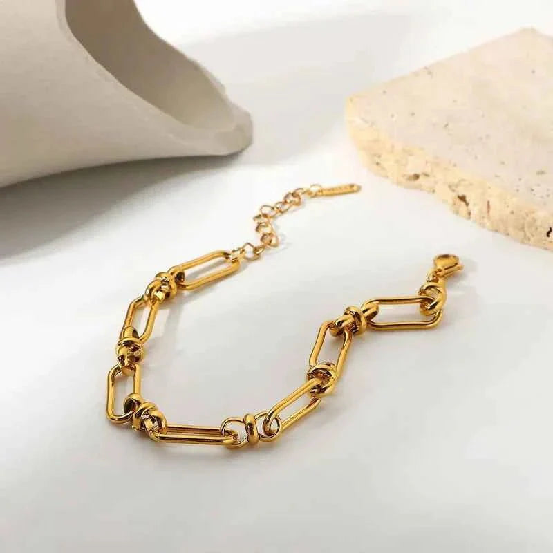 Gold Link Bracelet for Chic Everyday and Evening Looks