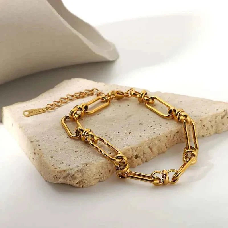 Gold Link Bracelet for Chic Everyday and Evening Looks