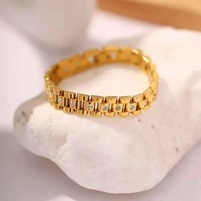 Gold Link Bracelet for Elegant and Timeless Styling Looks
