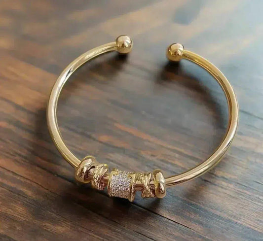 Elegant Gold Bangle Bracelet for Timeless Chic Styling